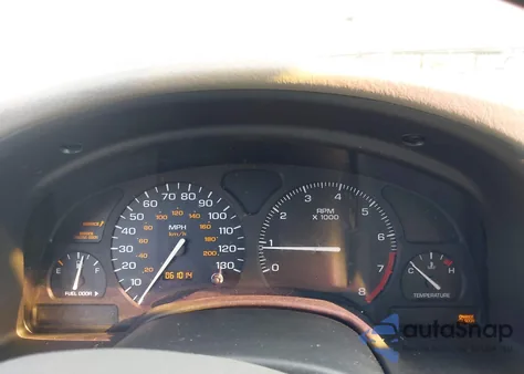 2001 Saturn Lw300 from USA, damaged, VIN 1G8JW82R71Y556879